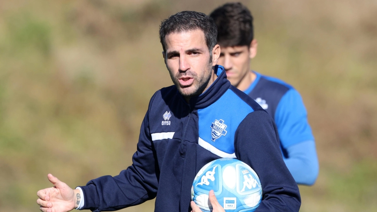 Cesc Fábregas, entrenador del Como, quiere hacer los fichajes de Pepe Reina y Alberto Moreno. MARCA