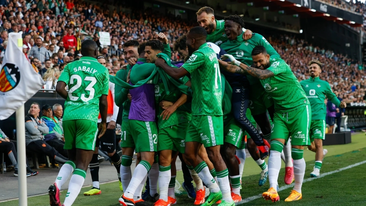 El Chelsea rechaza la propuesta del Betis por Datro Fofana / La Razón