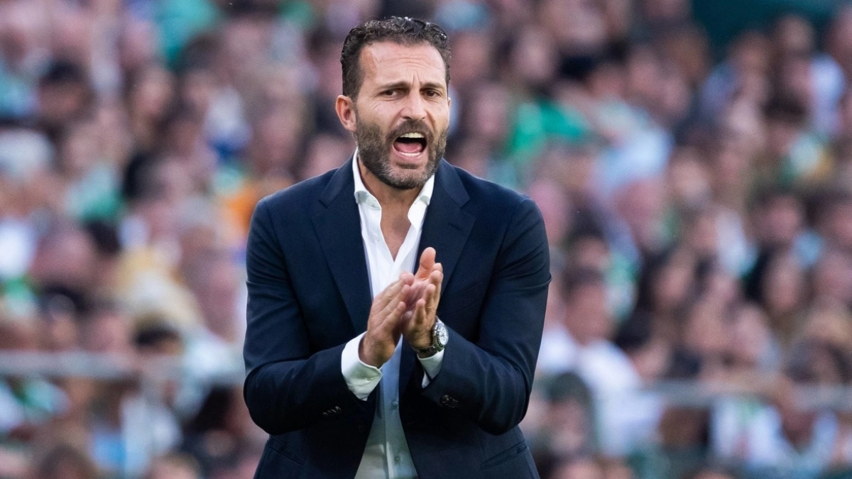 El Valencia ya negocia su primer adiós / Estadio Deportivo