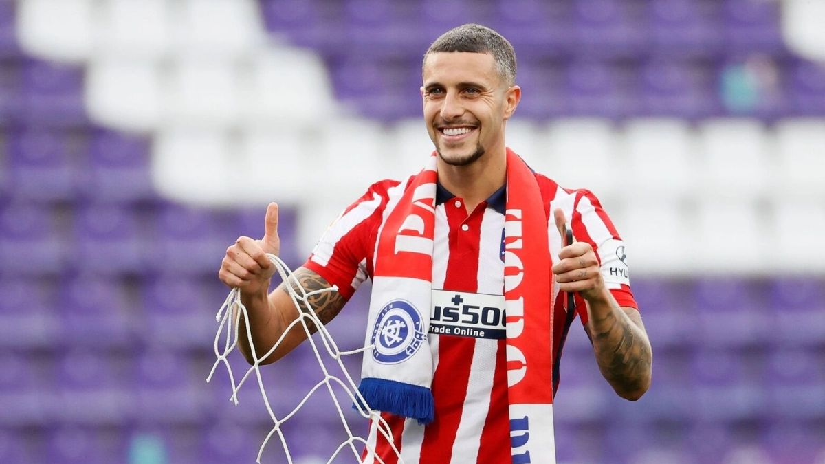 Mario Hermoso, exjugador del Atlético de Madrid, celebrando la liga en 2021.