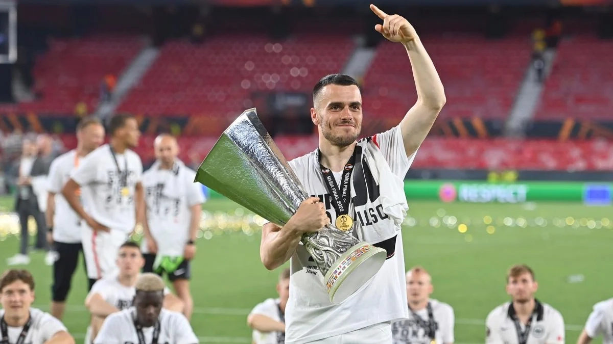 Filip Kostic, actual lateral izquierdo de la Juventus de Turín, podría regresar al Eintracht de Frankfurt