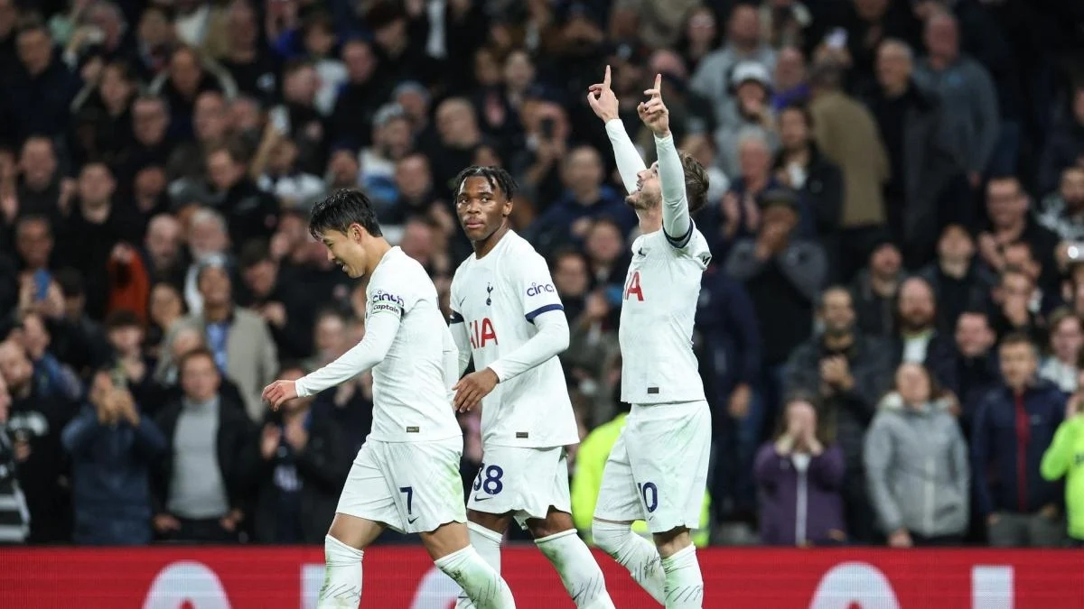 Los jugadores del Tottenham celebran un gol
