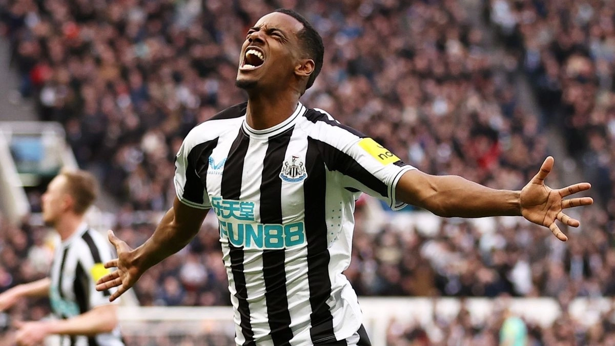 Alexander Isak, delantero del Newcastle que podría poner rumbo al PSG