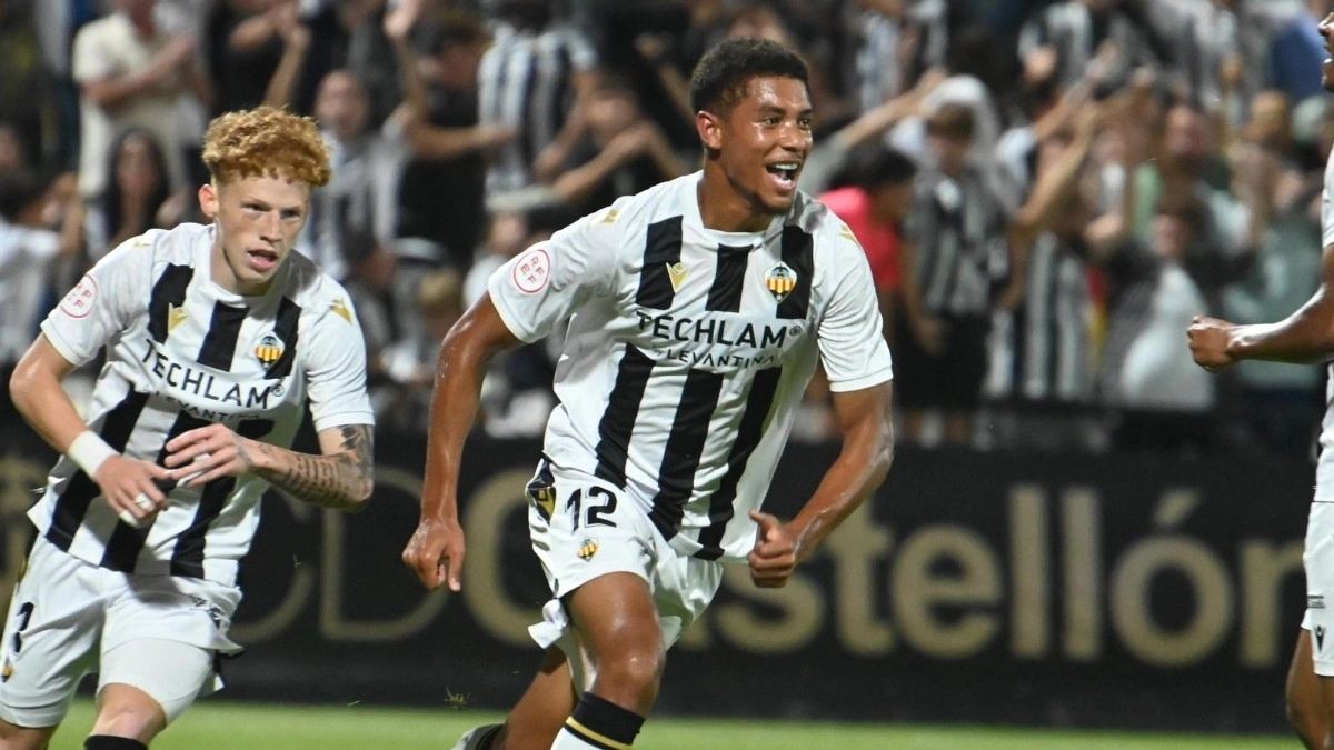 Daijiro Chirino, central del CD Castellón que interesa al Villarreal