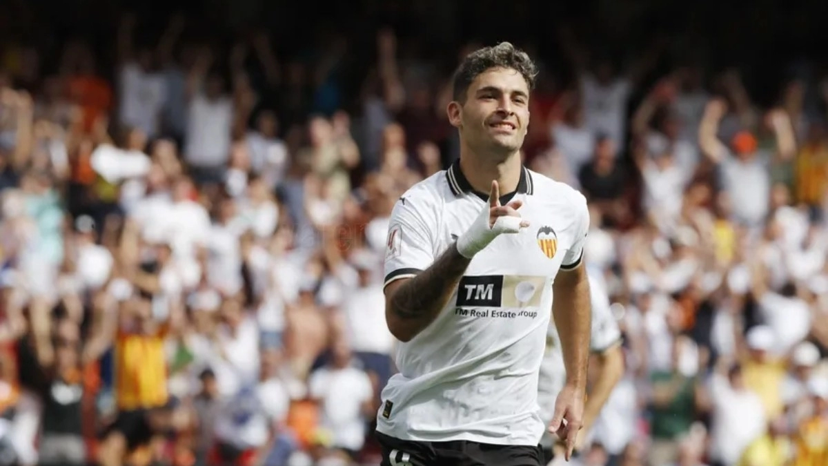 Hugo Duro, Valencia's starting forward