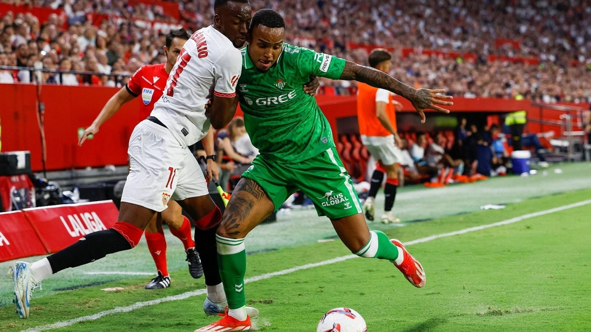 Real Betis and Sevilla FC are fighting for a key signing in the market | RTVE