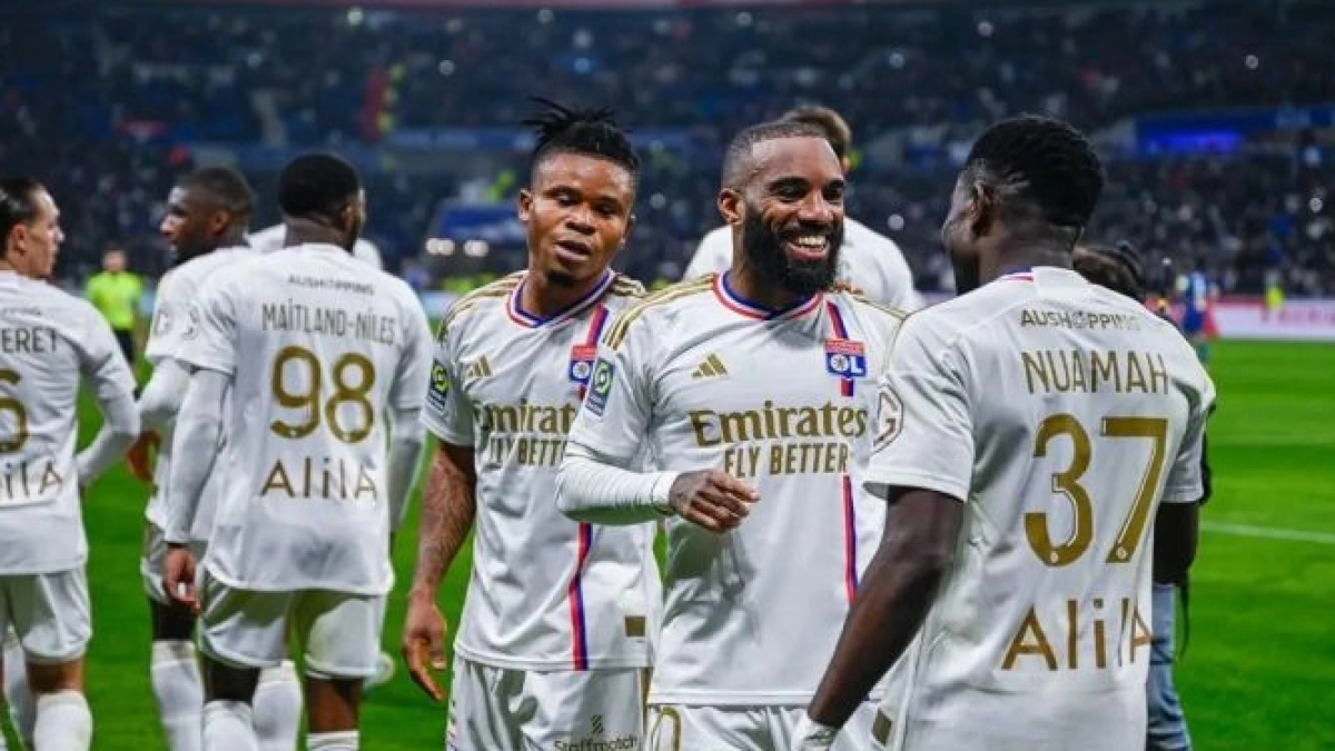 El Liverpool sigue insistiendo en una joya del Olympique de Lyon | 2Playbook