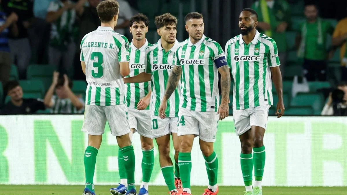 Los jugadores del Real Betis celebran un gol