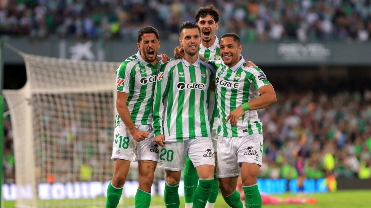 Los 2 fichajes que quiere cerrar el Betis antes del cierre del mercado