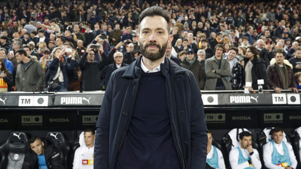 Valencia is going for its third signing to avoid relegation: Corberán's request