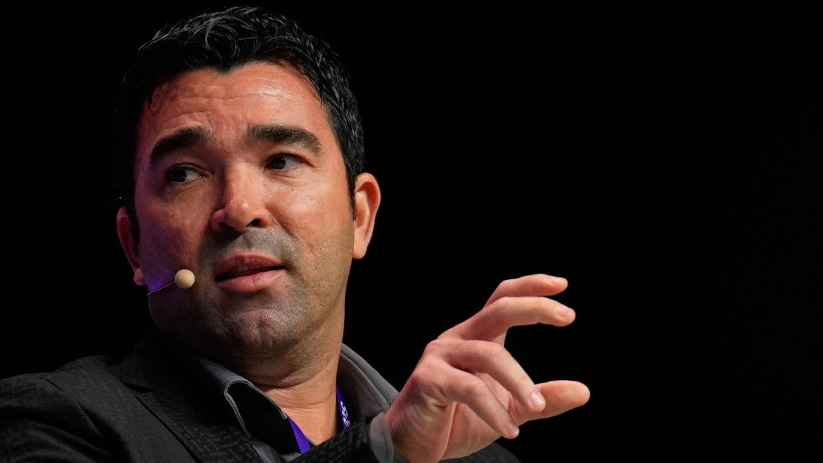 Deco's plan to revolutionize FC Barcelona's offense