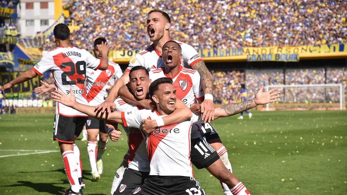 <p>The River Plate players celebrate a goal</p>