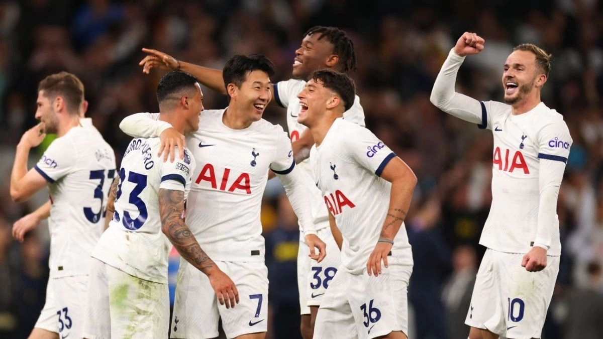 <p>The players of Tottenham celebrate a goal</p>