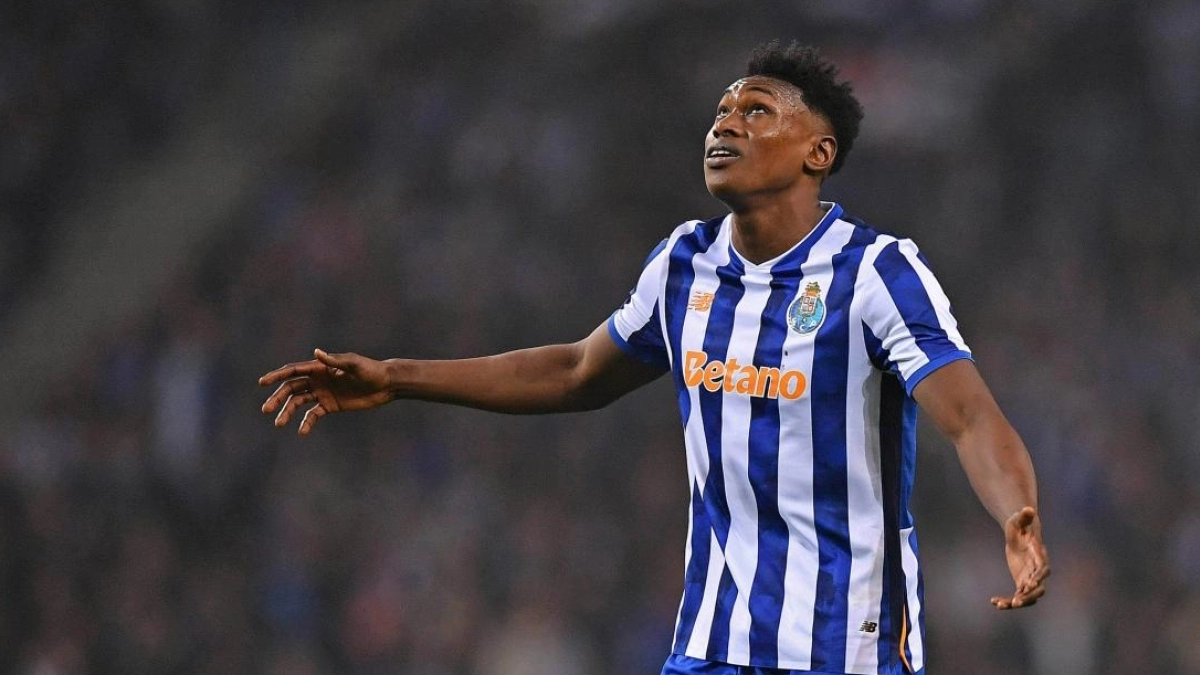 The 4 clubs fighting for the signing of Samu Aghehowa