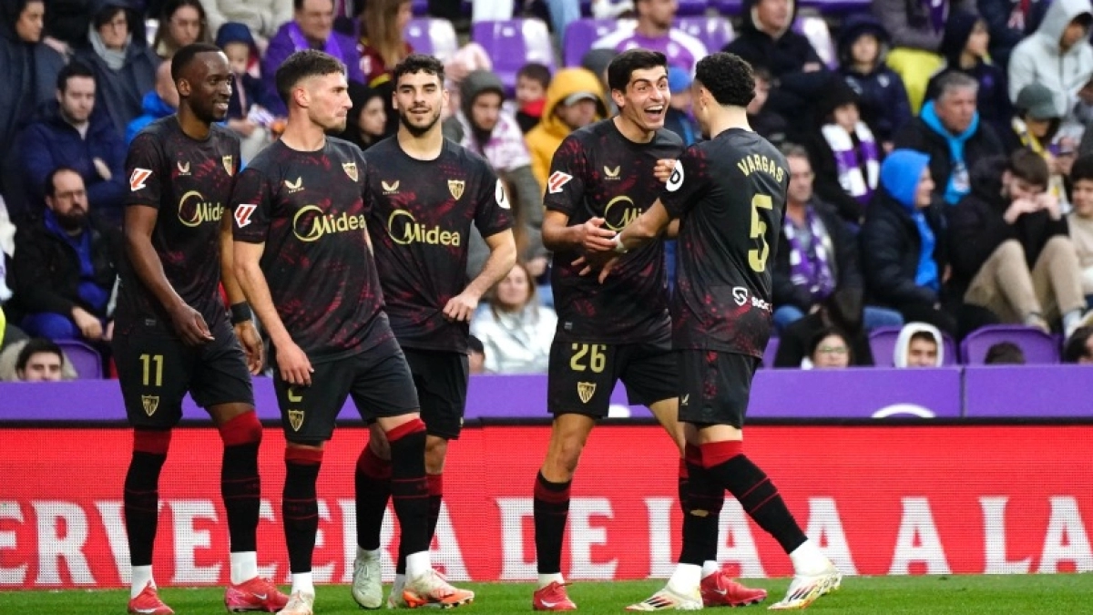 Juanlu pacta su renovación / Sevillafc.es
