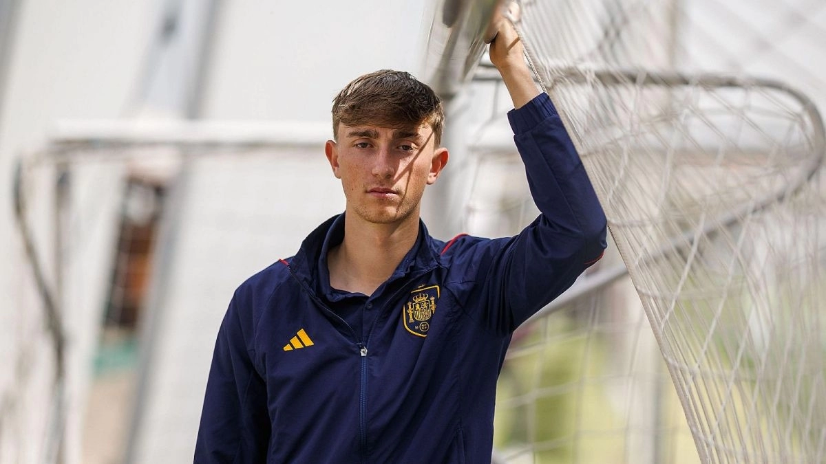 Dean Huijsen, central español del Bournemouth