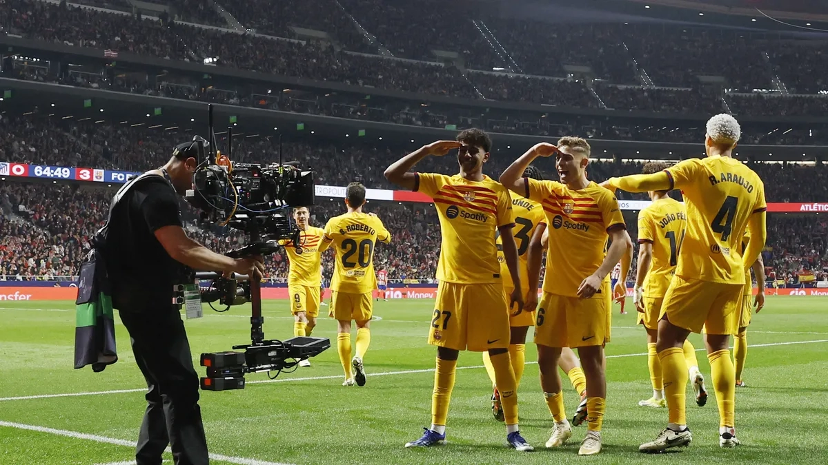 Los jugadores del Barcelona celebran un gol