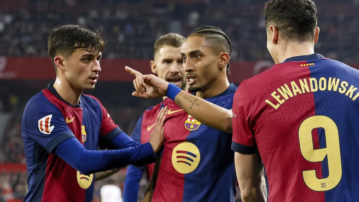 <p>The Barcelona players celebrate a goal</p>