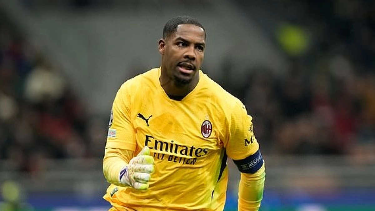 The Premier League is fighting for the signing of Mike Maignan