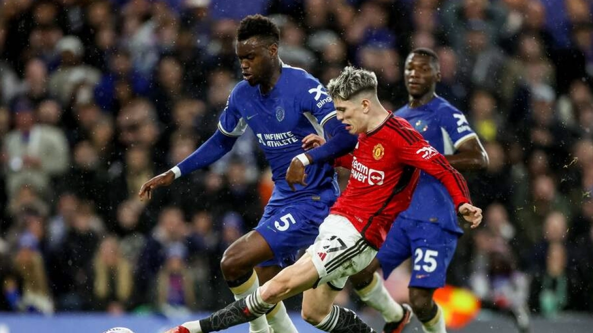 Chelsea and Manchester United compete for a 75 million signing