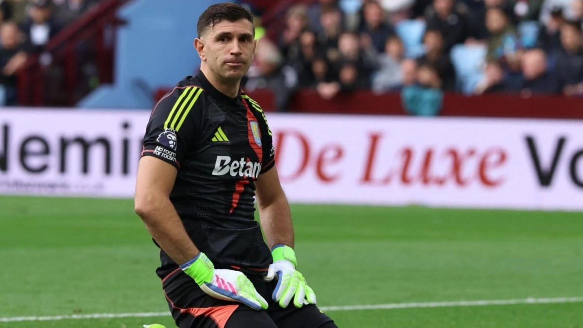 Aston Villa seeks Dibu's exit: His replacement plays in LaLiga