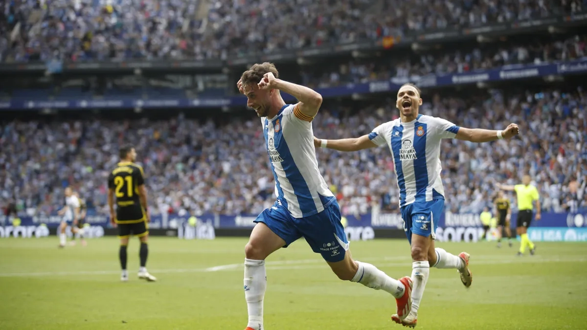Los jugadores del Espanyol celebran un gol
