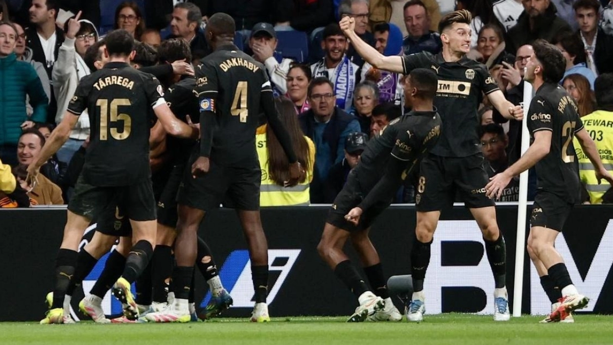 Los 3 cracks del Valencia que recibirán ofertas importantes en verano