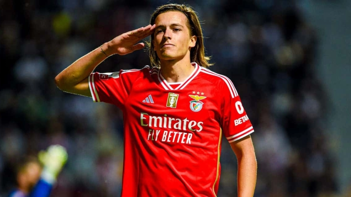 <p>Benfica asks for 2 players from Real Madrid for Carreras / Relief</p>