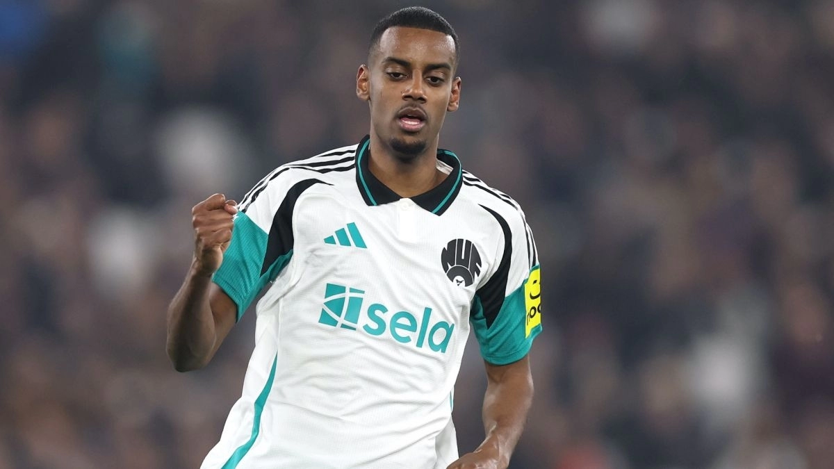 Alexander Isak, delantero del Newcastle que podría salir del club