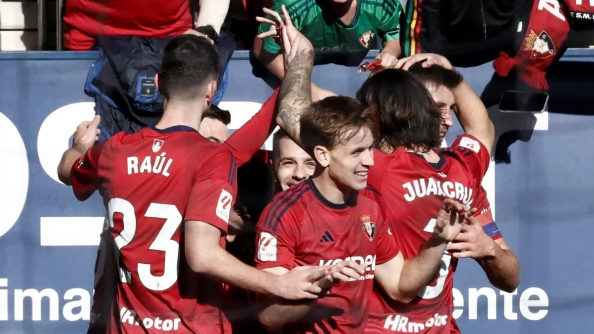 Los jugadores de Osasuna celebran un gol