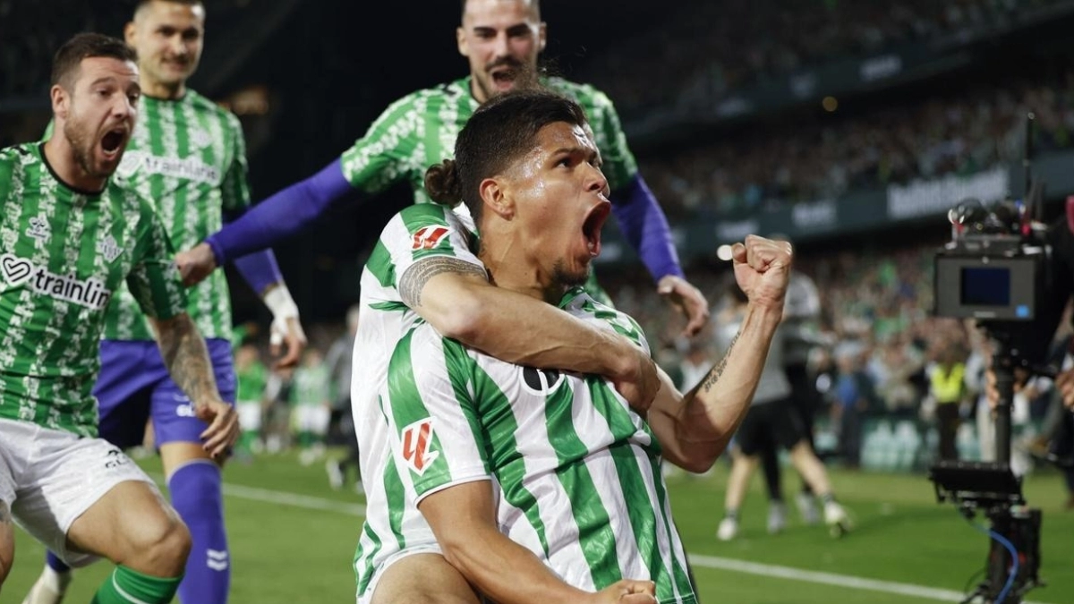 The Betis values three great players / Sport