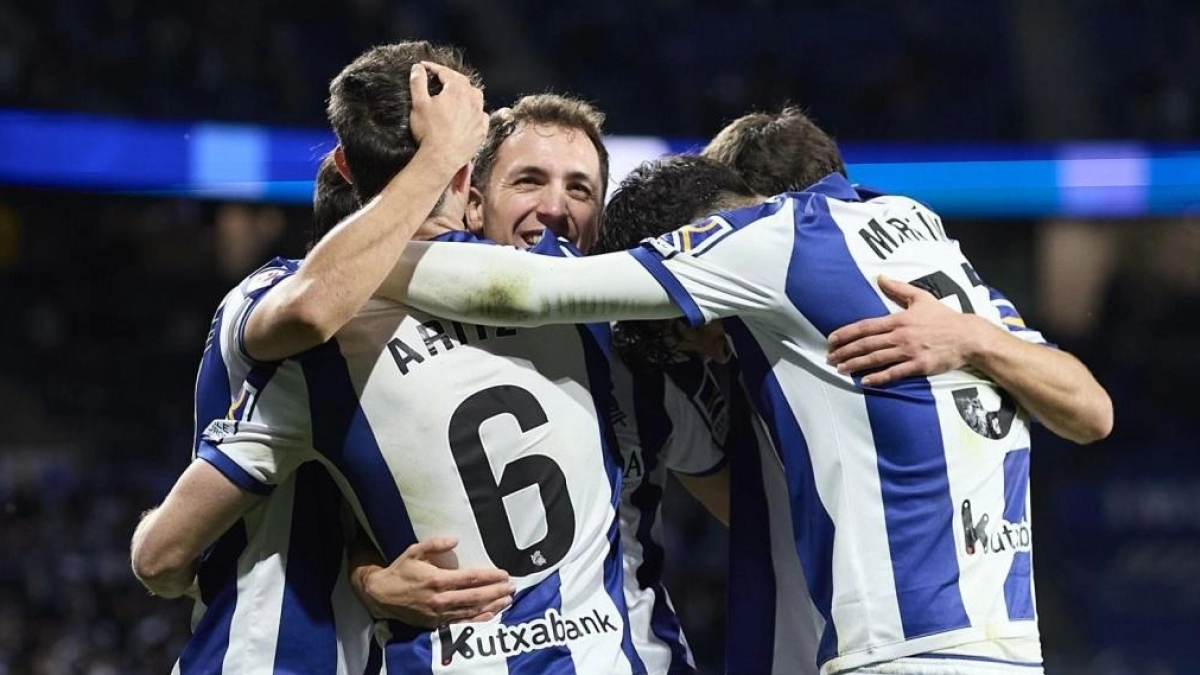 Umar Sadiq on the way out of Real Sociedad / Espanyol