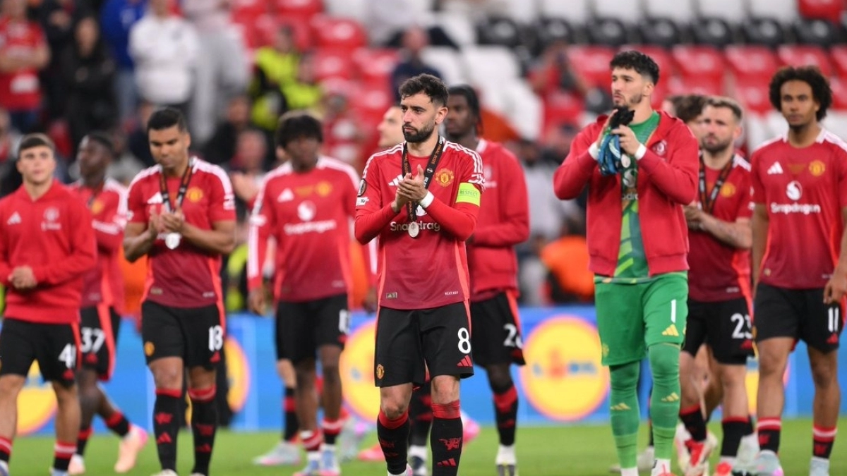 Manchester United accelerates to close 2 signings for 100 million