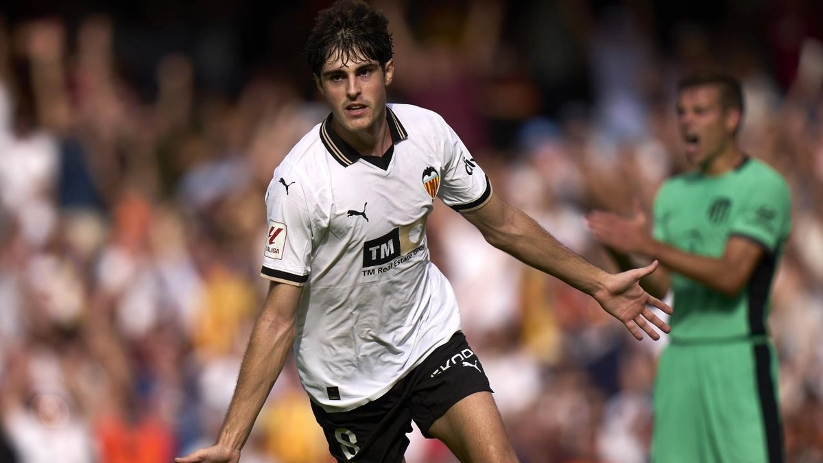 Javi Guerra, centrocampista del Valencia