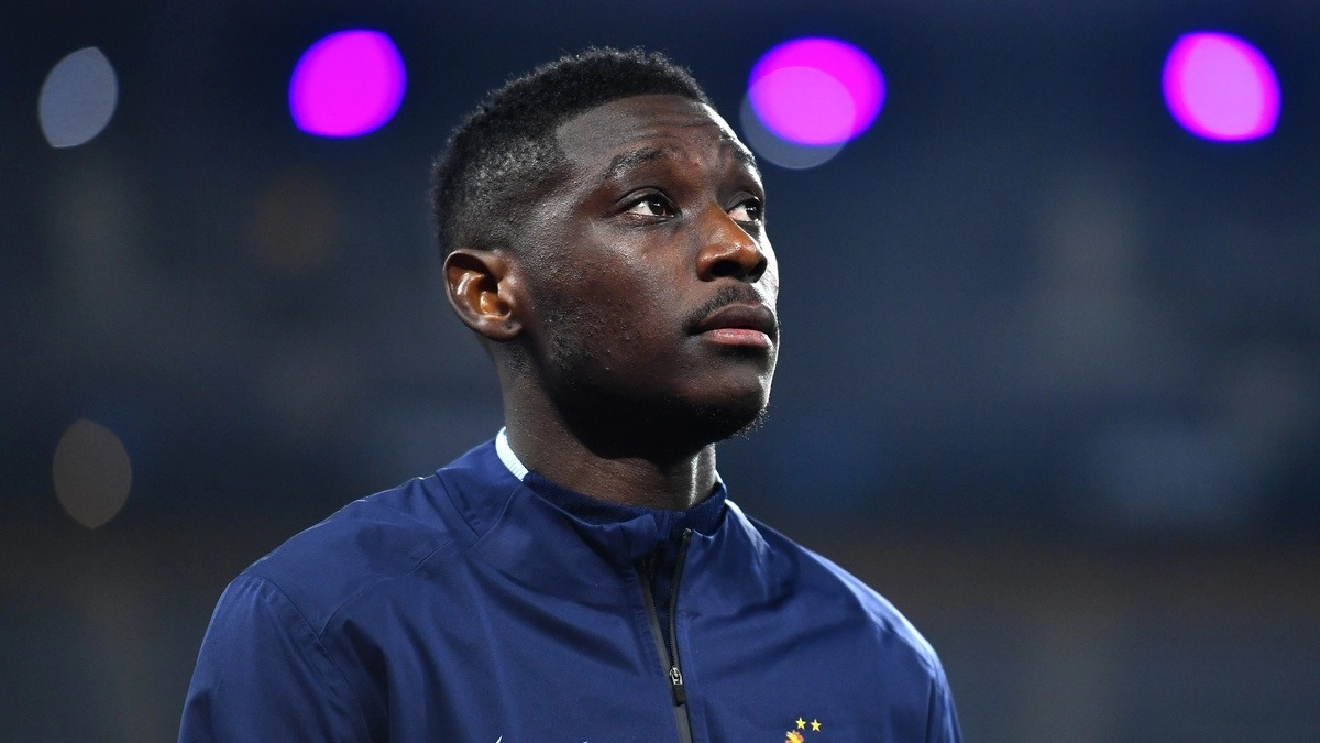 Kolo Muani tiene un pie en la Premier League / Football Italia