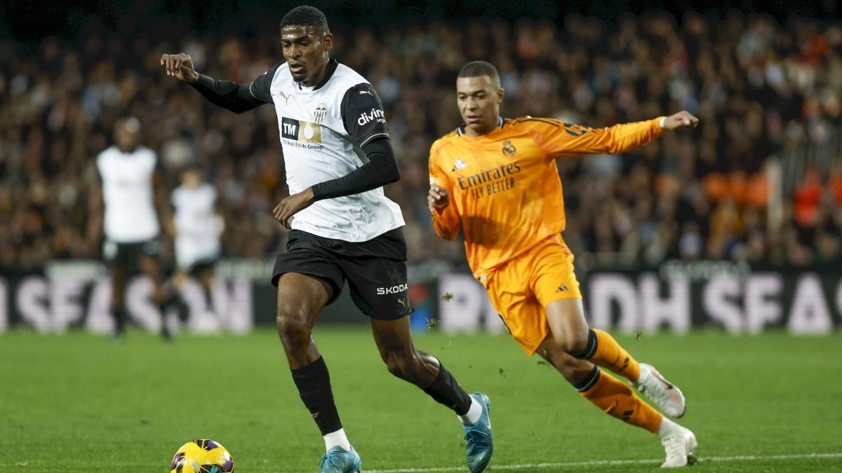 Cristhian Mosquera, central del Valencia