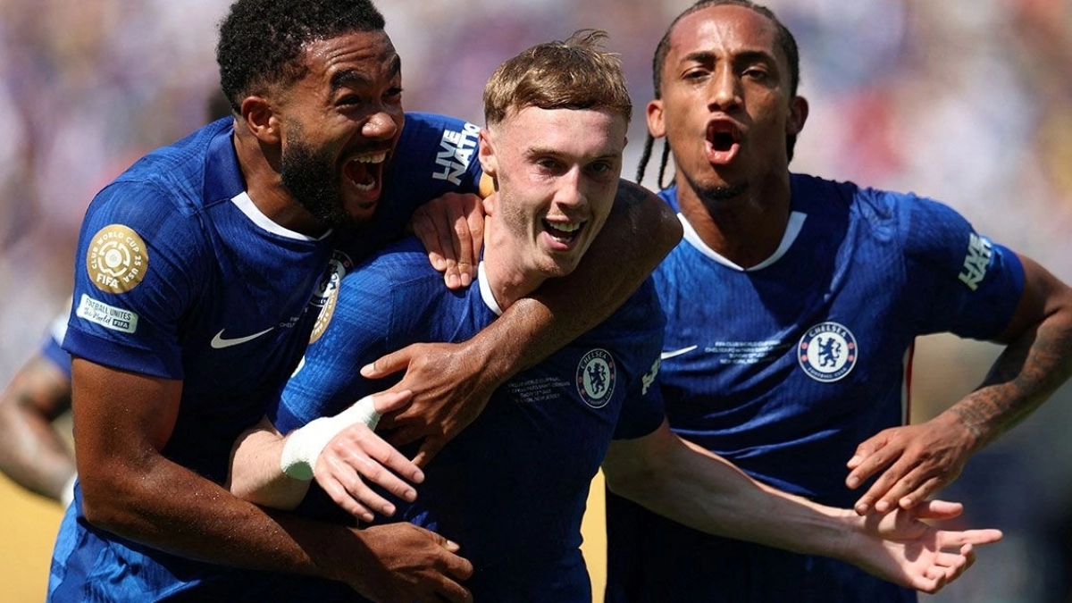 Chelsea is preparing over 100M to close two signings.