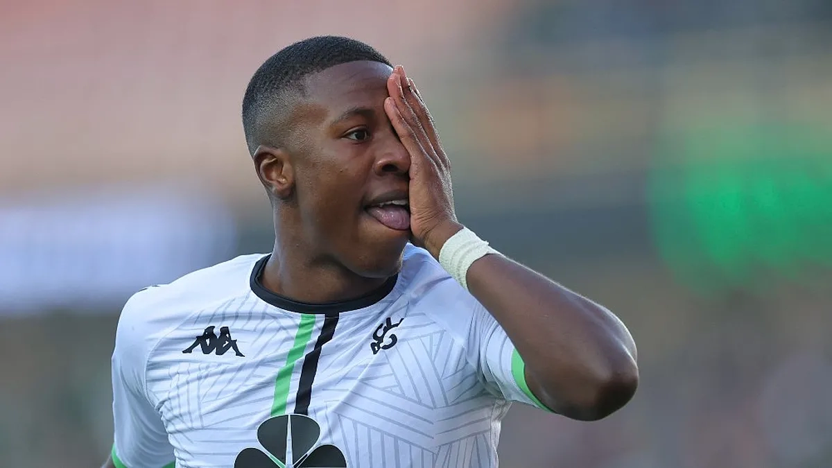 Alan Minda celebrates a goal with Círculo Brujas