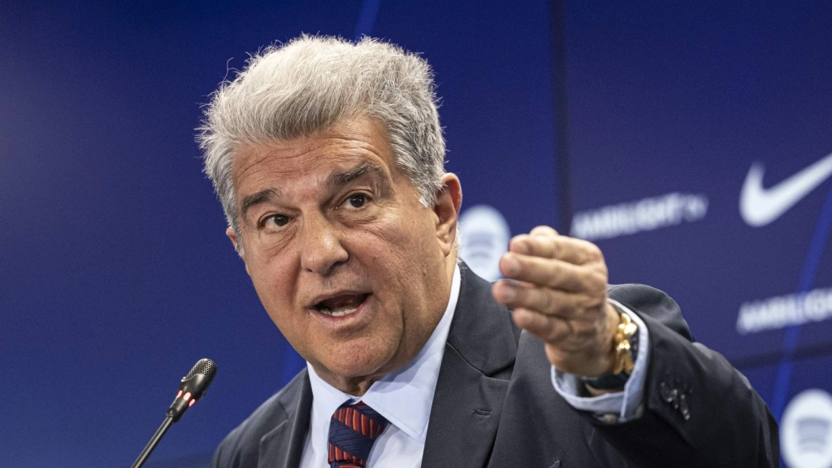 Barcelona says goodbye to Dumfries