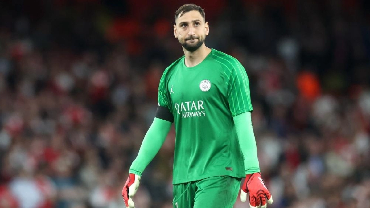 Donnarumma with the PSG shirt
