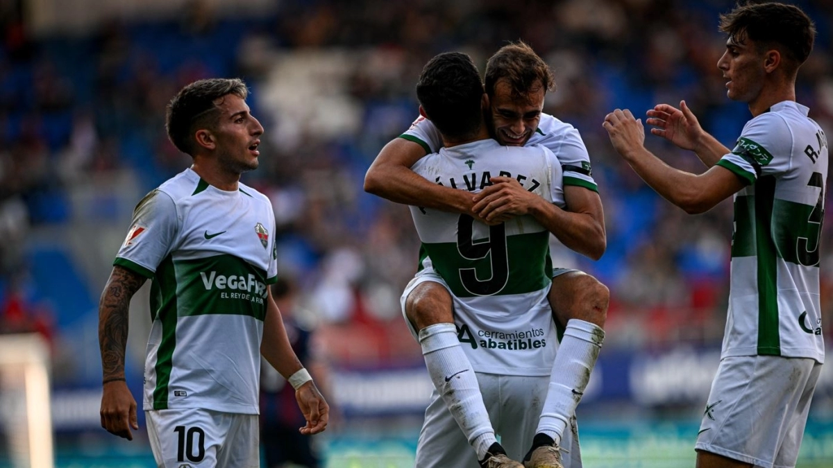Elche FC celebrando la victoria