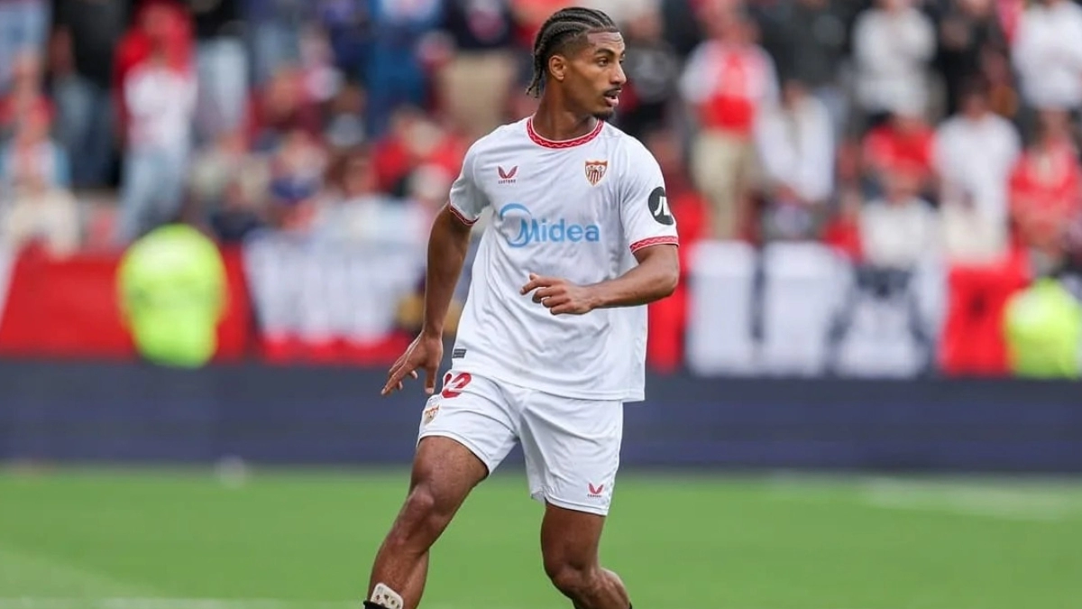 ¡Se lo rifan! Loïc Badé en la mira de 3 clubes y el Sevilla se frota las manos