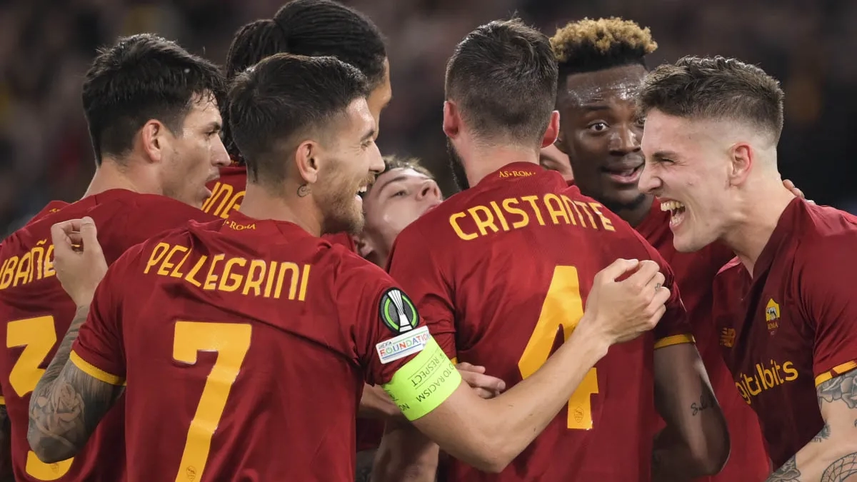 The Roma players celebrate a goal.