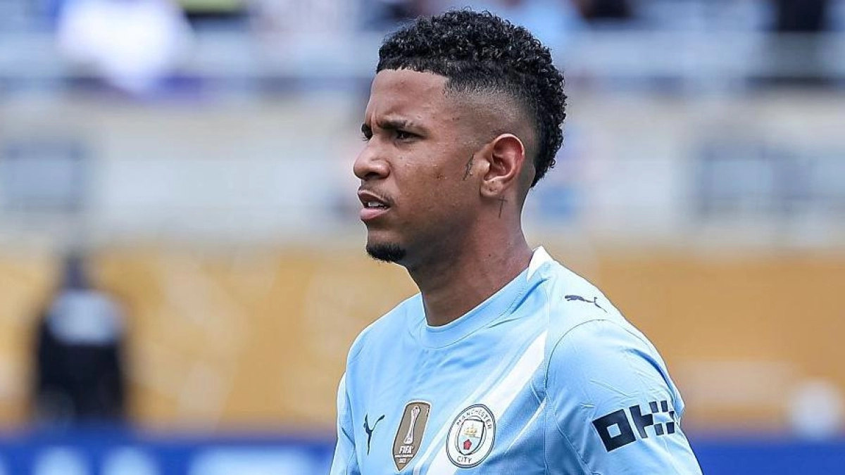 Savinho jugando la Copa Mundial de Clubes 2025