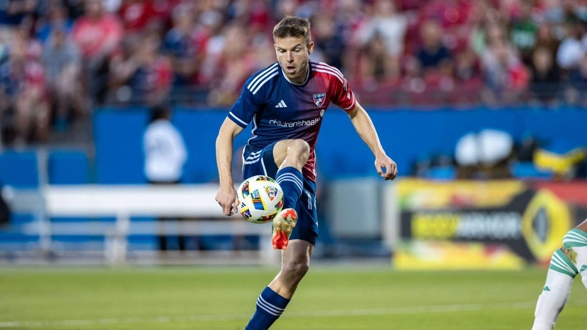 Illarramendi goes to China / Eldesmarque