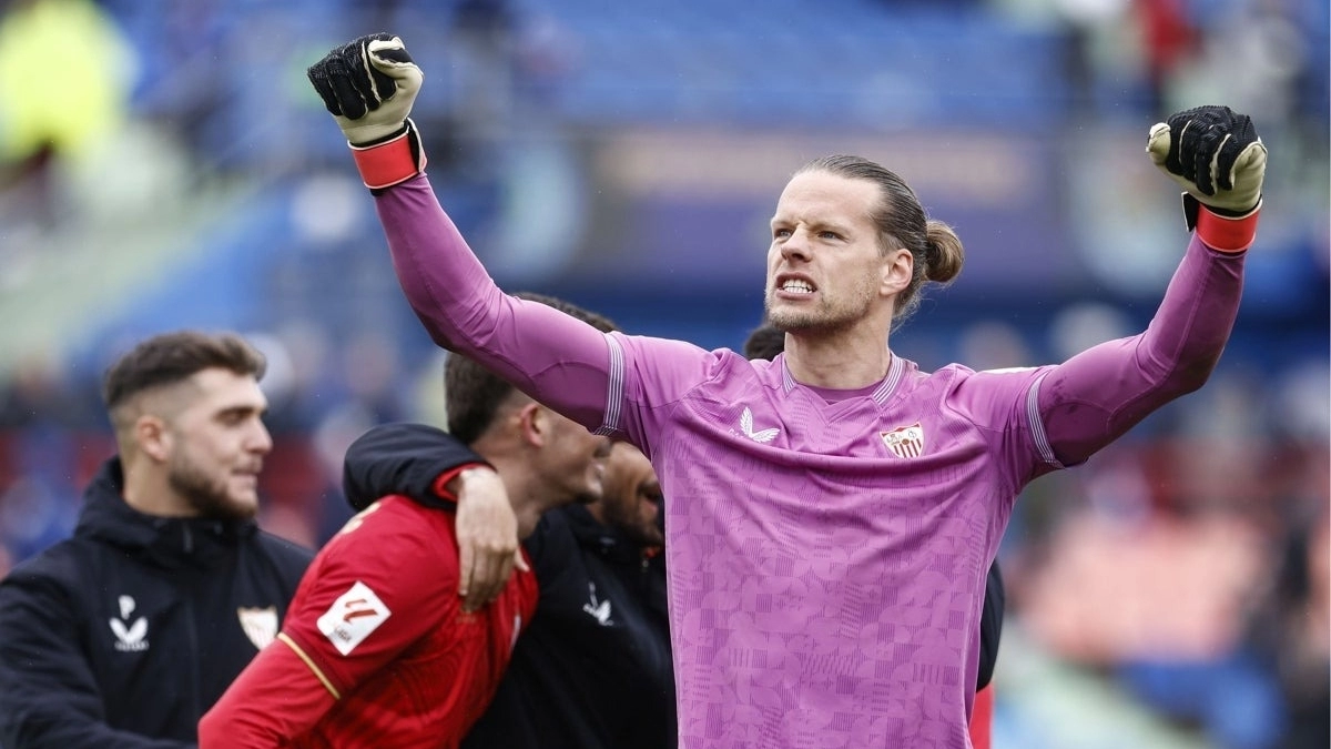 Nyland falls into oblivion for Sevilla. / ABC