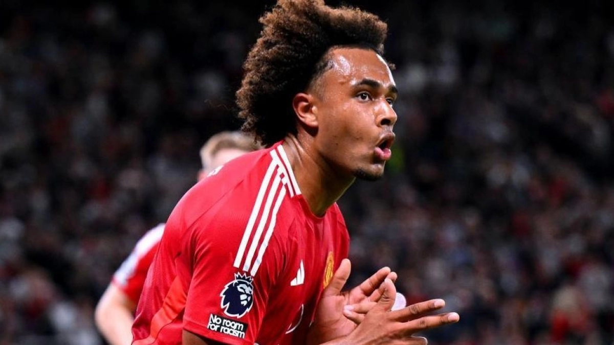 Zirkzee wants to stay in the Premier League / BBC