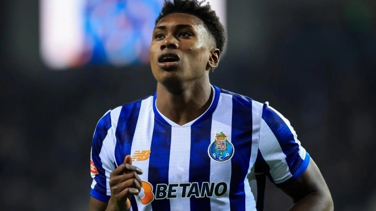 Los 3 clubes de la Premier League que quieren fichar a Samu Aghehowa