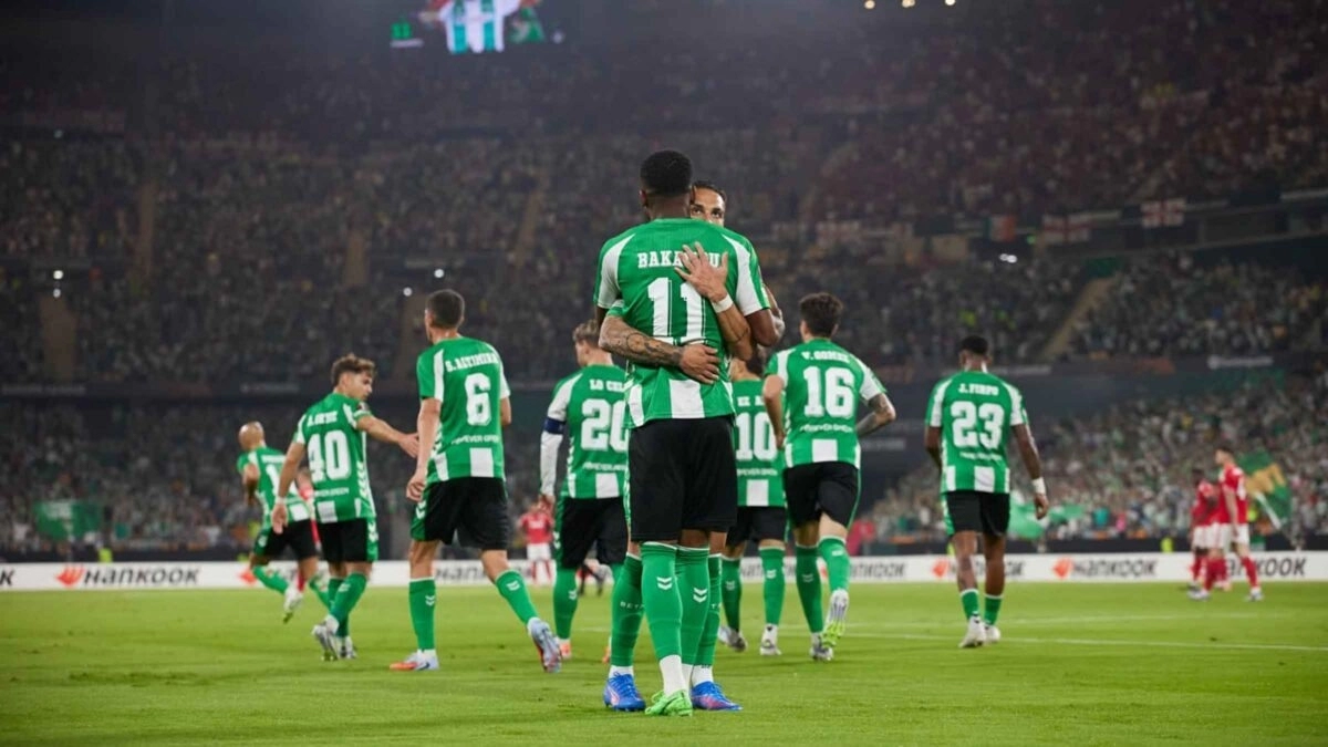 <p>The players of Real Betis celebrate a goal</p>