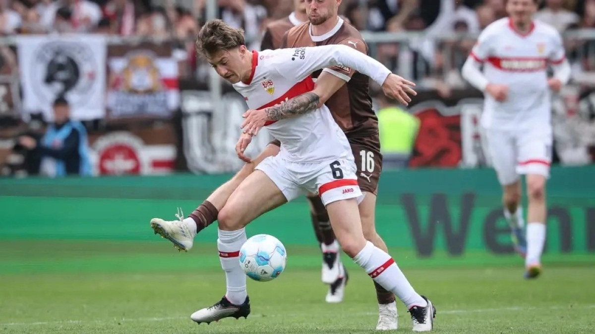 Angelo Stiller se aleja del Real Madrid / Record